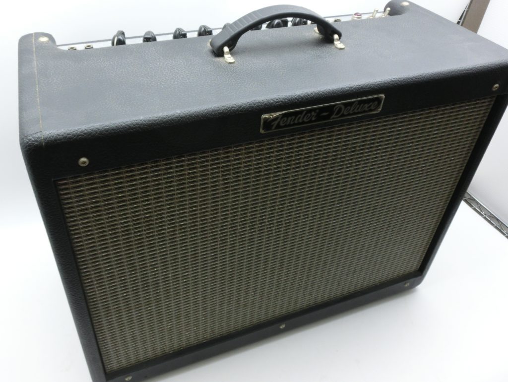 Fender USAのギターアンプ HOT ROD DELUXE PR246を買取いたしました。