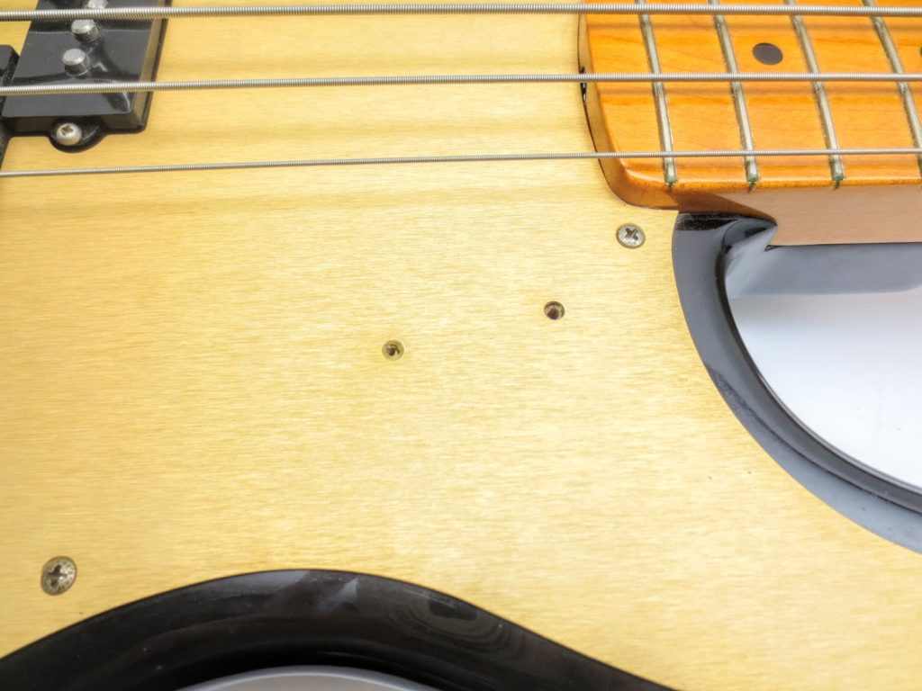 フェンダー USA American Vintage Series '57 Precision Bass 2-Color Sunburstの元のフィンガーレスト跡