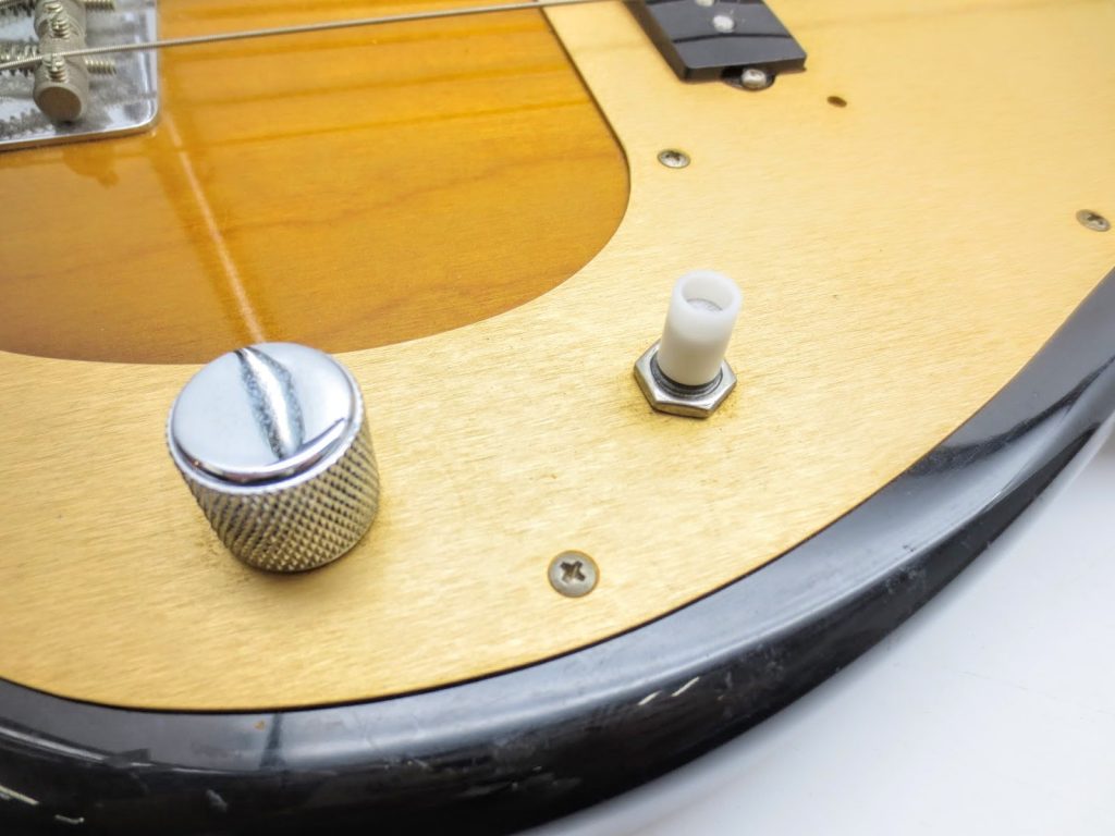 フェンダー USA American Vintage Series '57 Precision Bass 2-Color Sunburstのコントロールノブ