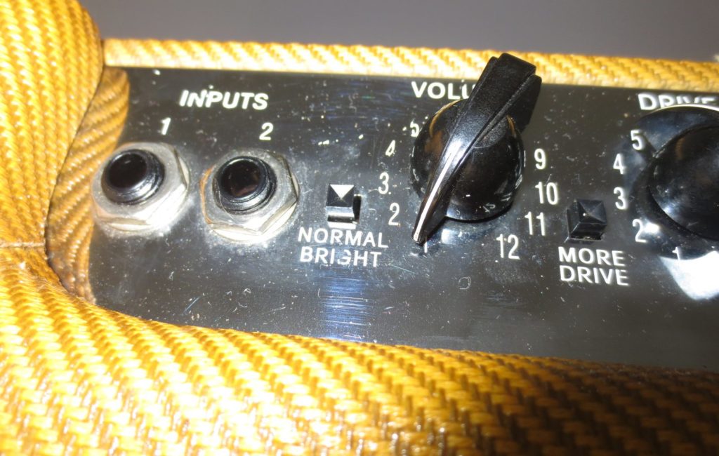 Fender Hot Rod Deluxe コントロールパネル