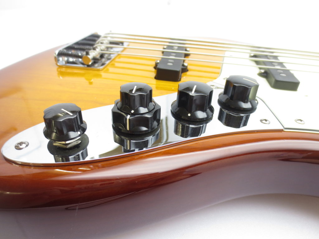 Fender USA American Deluxe Jazz Bass Ⅴ SCN 3 Tone Sunburstのコントロール
