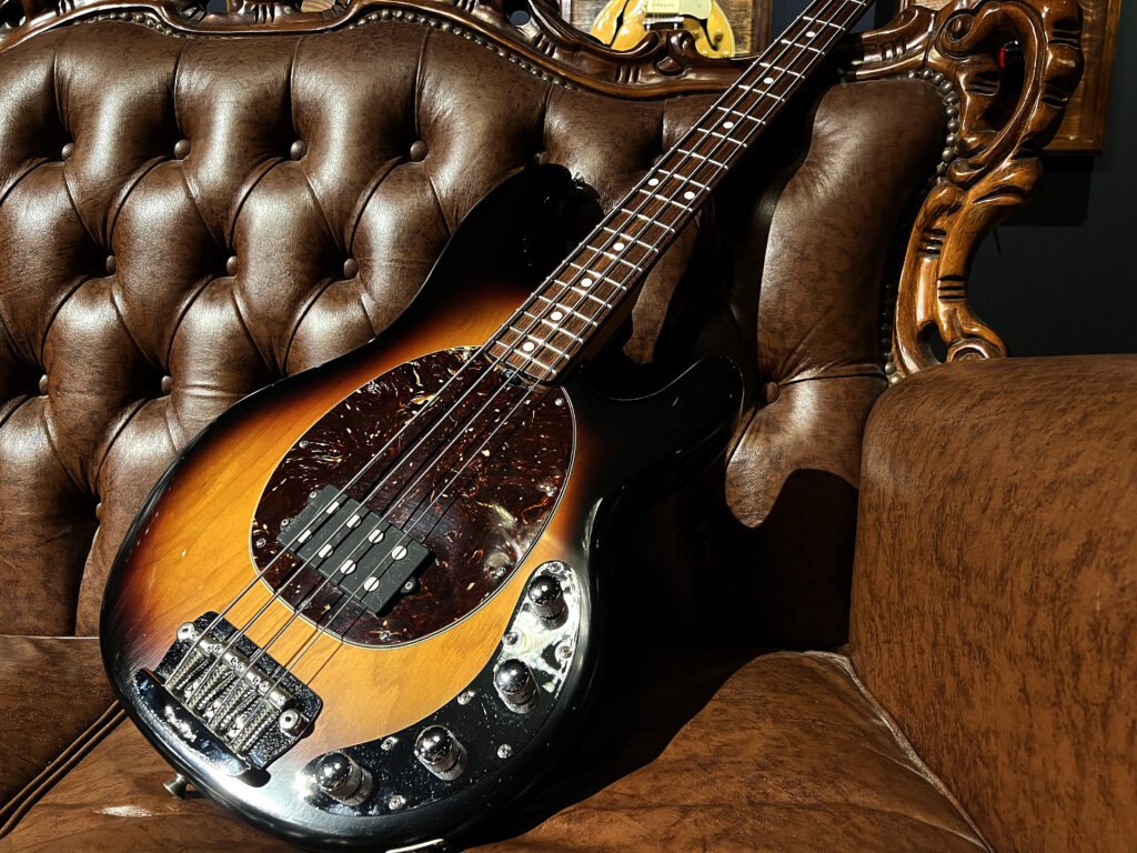 MUSICMAN StingRay USA スティングレイ 4弦 ローズウッド - 弦楽器、ギター