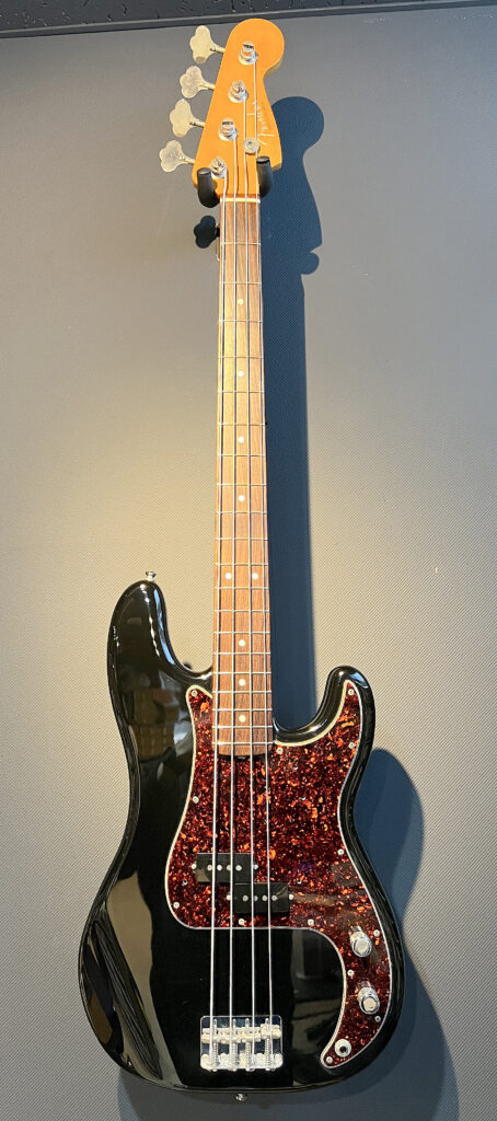 Fender USA American Vintage 62 Precision Bass 全体写真