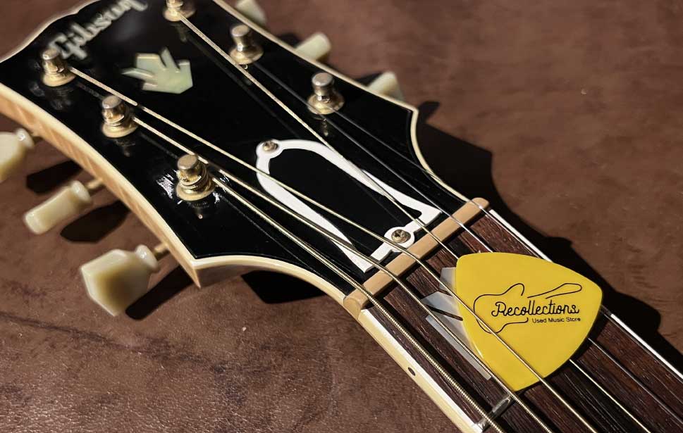 楽器買取リコレクションズ・オリジナルピックとGibson SJ-200 アコースティックギター
