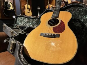 福岡県小郡市より、Martin OM-28V 1999年製アコースティックギターを買取頂きました！