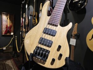 千葉県柏市より、Gibson EB Bass 5st エレキベースを買取させて頂きました！