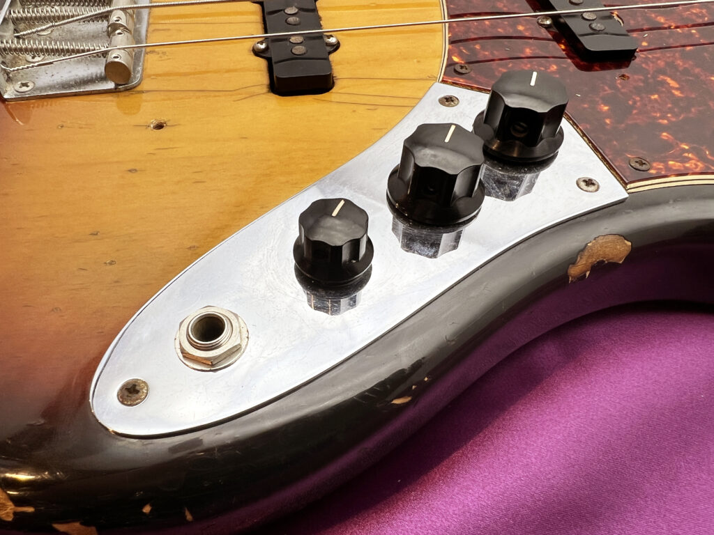 神奈川県相模原市より、Fender 1971 Jazz Bass ビンテージベースを買取 