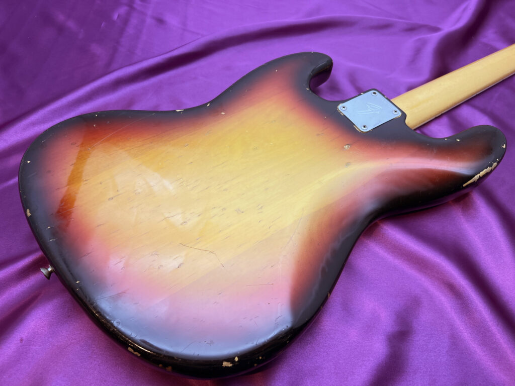 Fender 1971 Jazz Bass ボディ裏