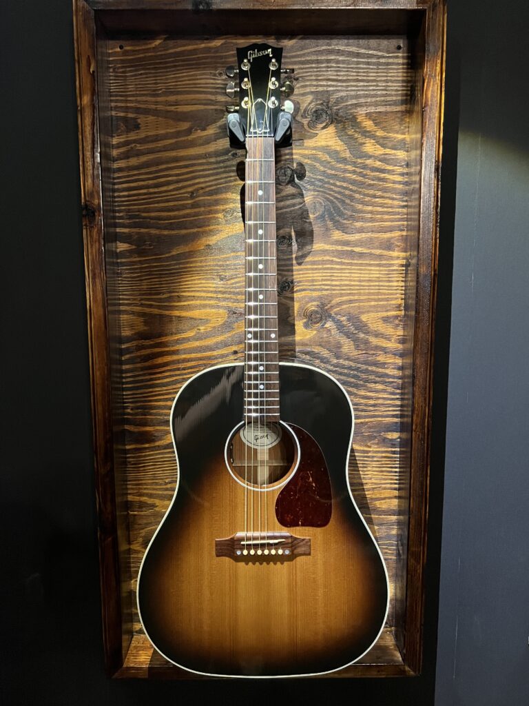 Gibson J-45 Standard 2020年製 全体写真