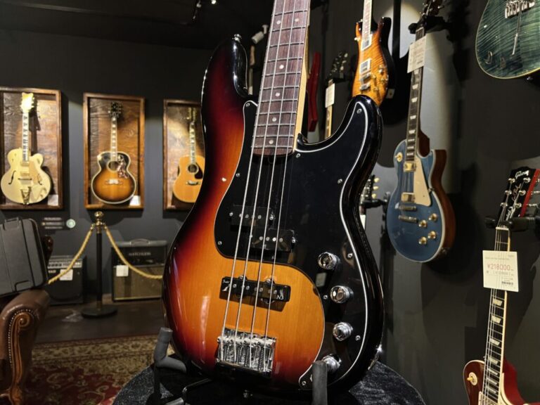 島根県出雲市より、Fender USA American Deluxe Precision Bass N3 エレキベースを買取頂きました！