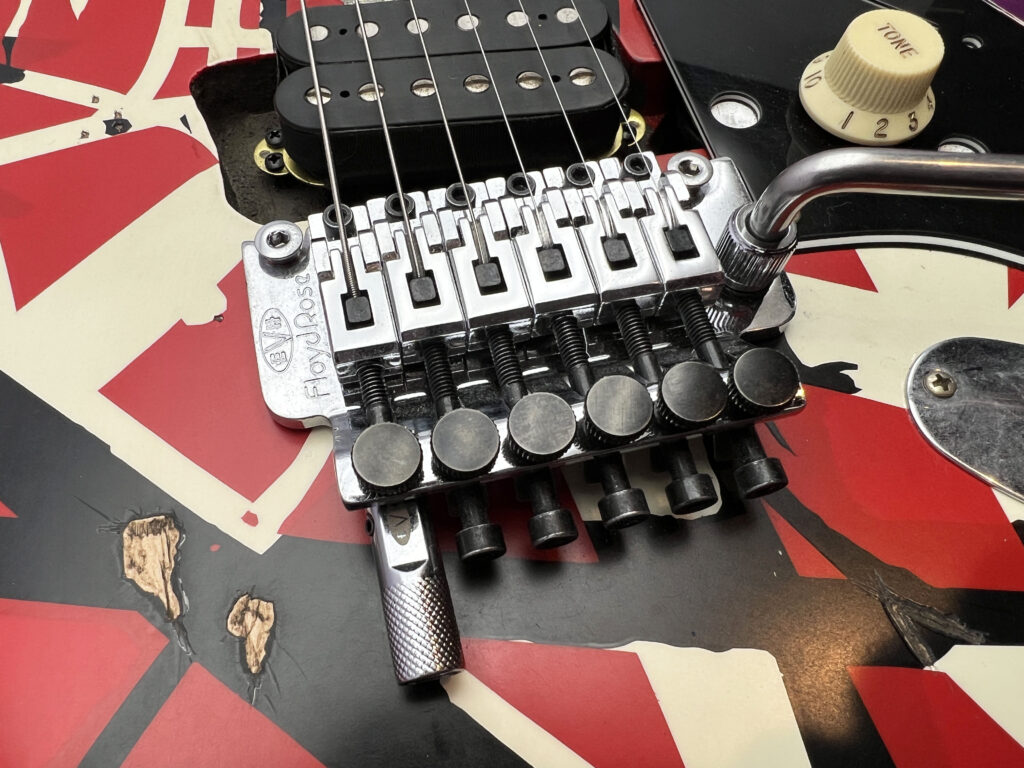 EVH Striped Series Frankenstein Frankie RedwithBlack Stripes Relic ブリッジ