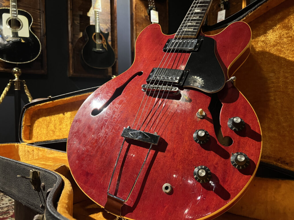 大阪府箕面市より、Gibson ES-335 TDC 1966年製 セミアコギターを買取頂きました！