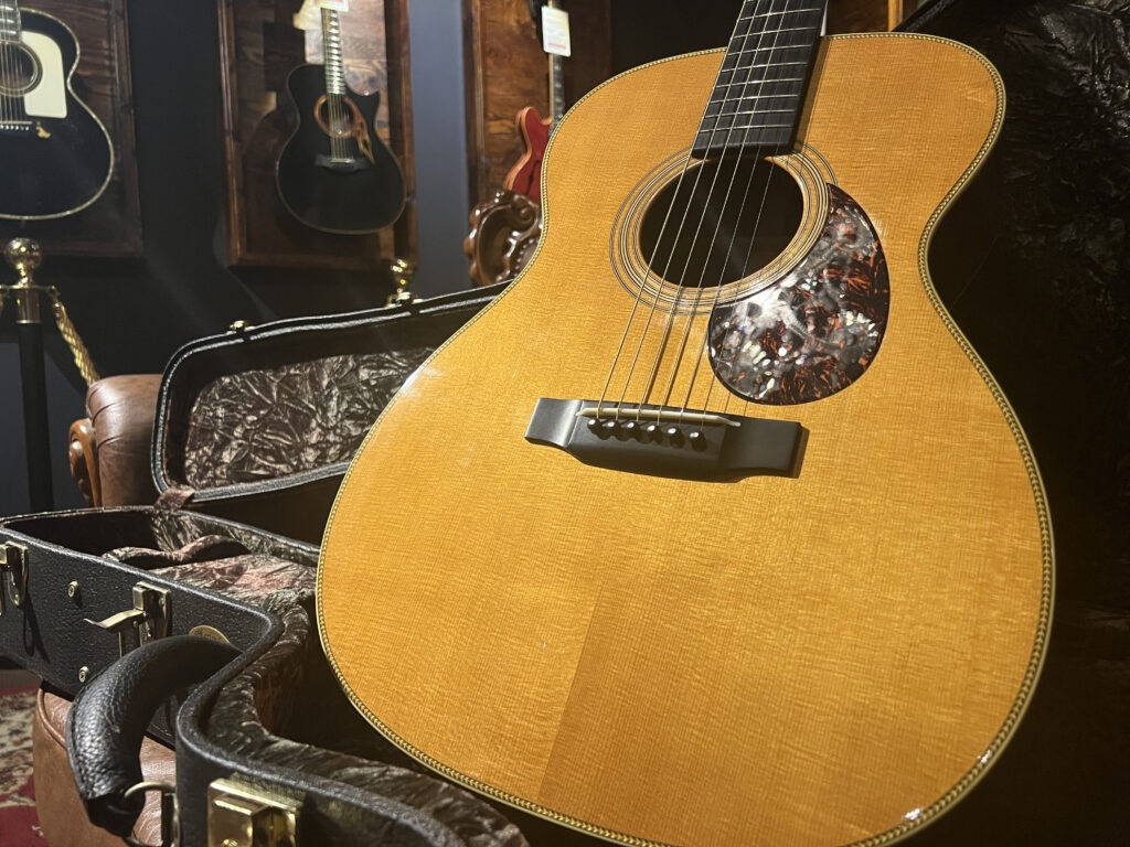 茨城県笠間市より、Martin OM-28V 2003年製 アコースティックギターを買取させて頂きました！