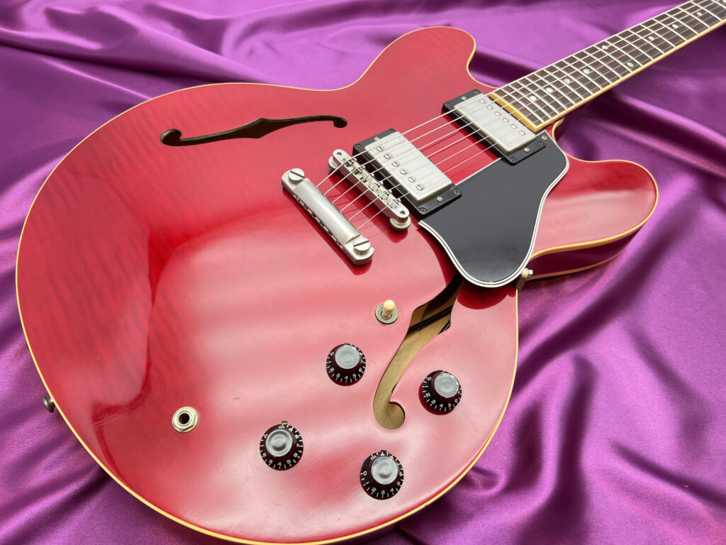 鳥取県倉吉市より、Gibson ES-335 Cherry 1999年製 セミアコギターを 