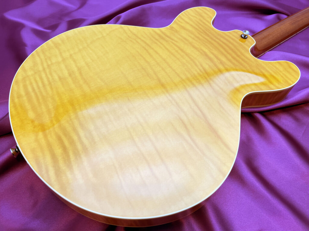 Collings I-30LC Blonde フルアコ ボディ裏