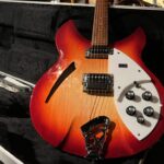 店頭にて、Rickenbacker 330FG エレキギターを買取させて頂きました！