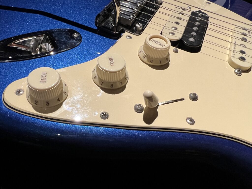 Fender American Ultra Stratocaster HSS Cobra Blue エレキギター コントロール