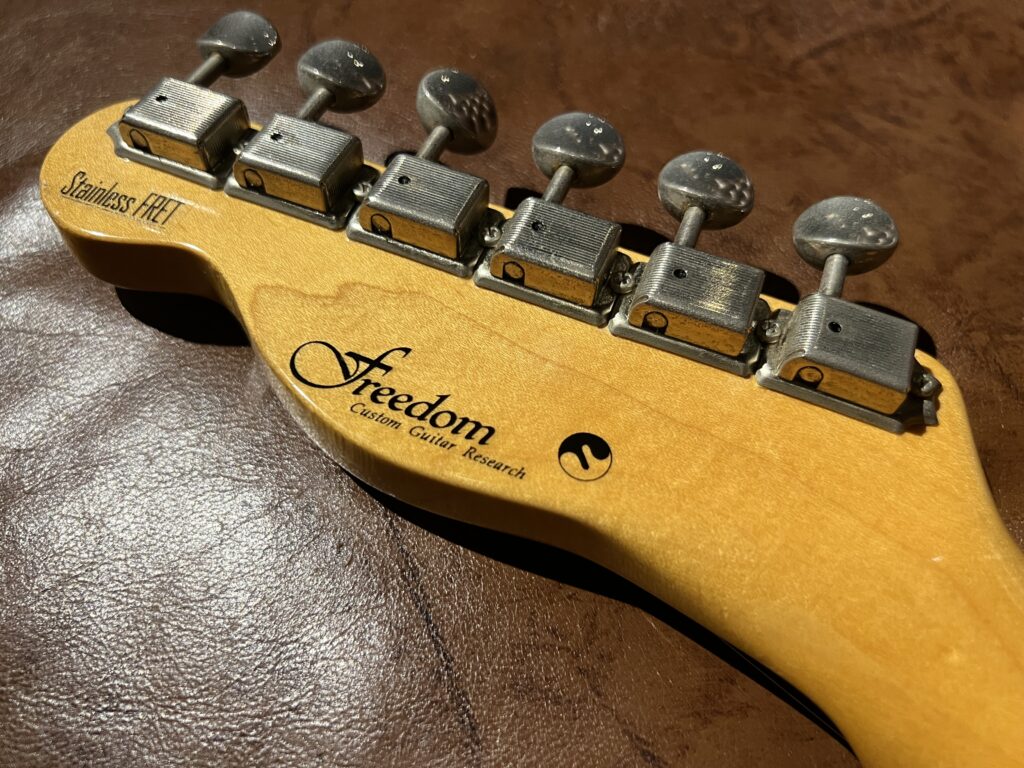 Freedom Custom Guitar Research S.O.TE 50's BSB エレキギター ヘッドロゴ 裏面