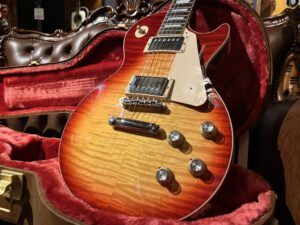 鳥取県米子市より、Gibson Les Paul Standard '60s AAA CS 2023年製 ギターを買取させて頂きました！