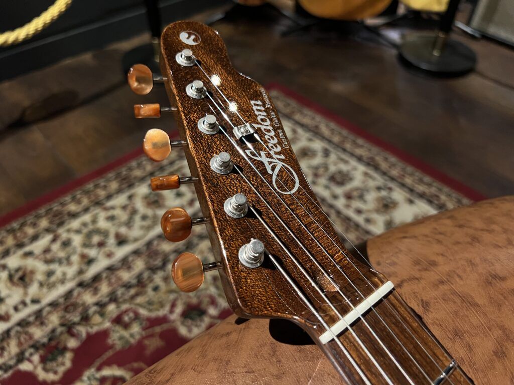 Freedom Custom Guitar Research Brown Pepper エレキギター ヘッドロゴ