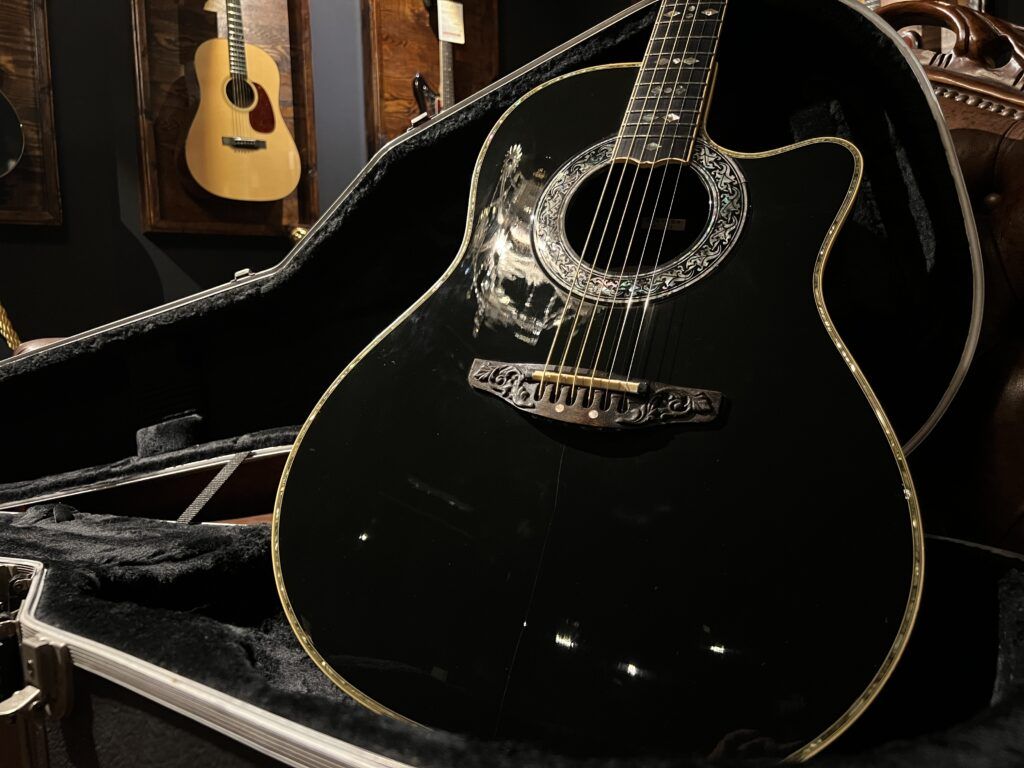 兵庫県伊丹市より、Ovation 1769 Custom Legend アコースティックギターを買取させて頂きました！