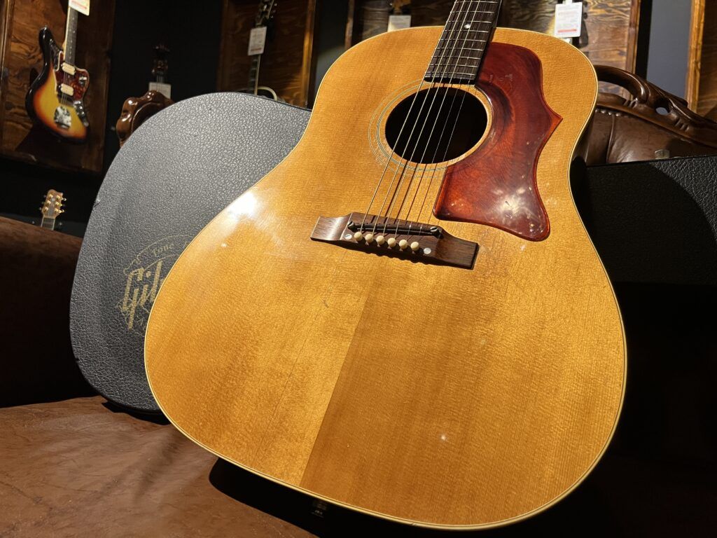 島根県出雲市より、Gibson J-50ADJ 68年製 ビンテージギターを買取させて頂きました！