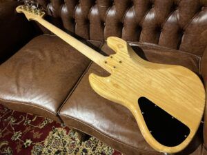 Moon JJ-4 Natural エレキベース 裏面