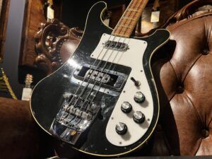 島根県出雲市より、Rickenbacker 4001 Jetglo 1977年製 エレキベースを買取させて頂きました！