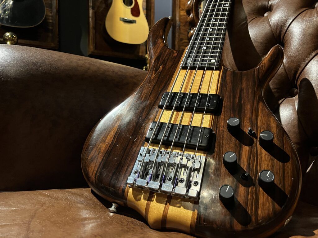 静岡県掛川市より、Ken Smith BSR5 Macassar Ebony エレキベースを買取させて頂きました！