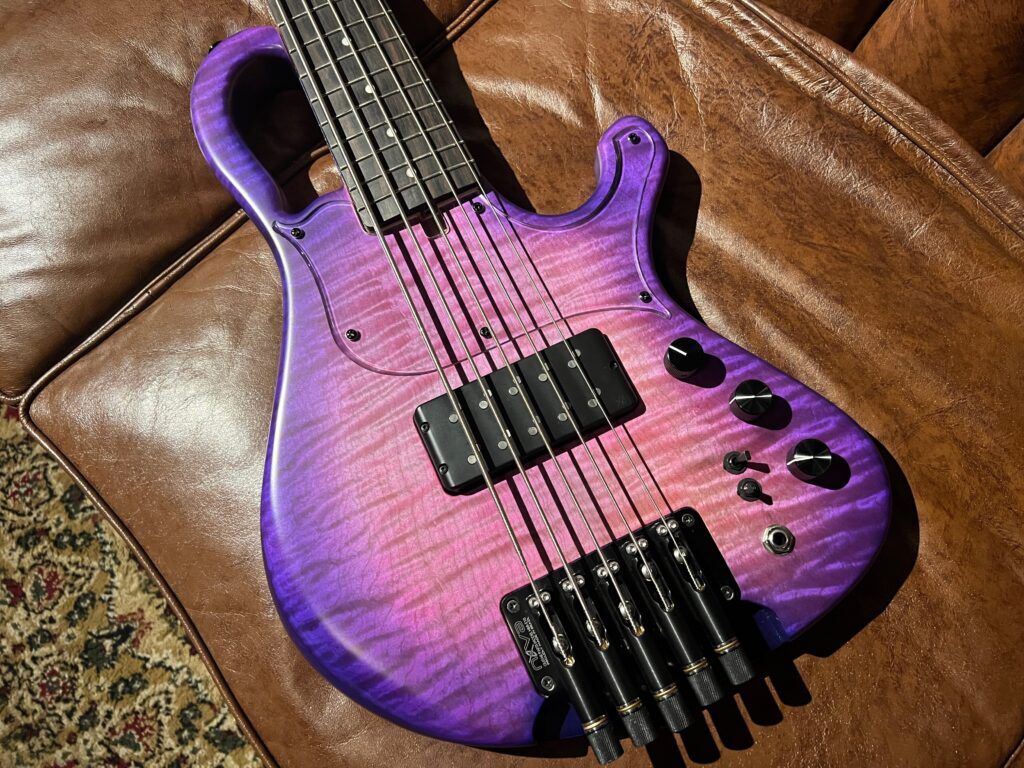 saitias guitars Lorentz 5 Ebony Custom -Pison Pink Satin- ヘッドレスベース