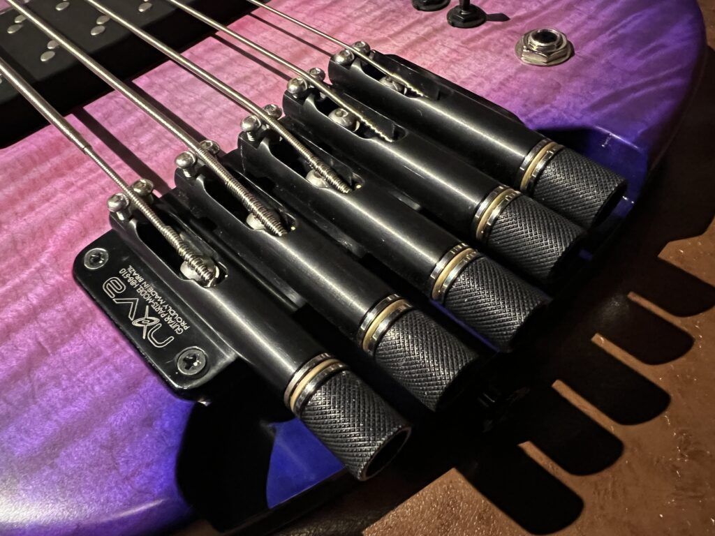 saitias guitars Lorentz 5 Ebony Custom -Pison Pink Satin- ヘッドレスベース ブリッジ