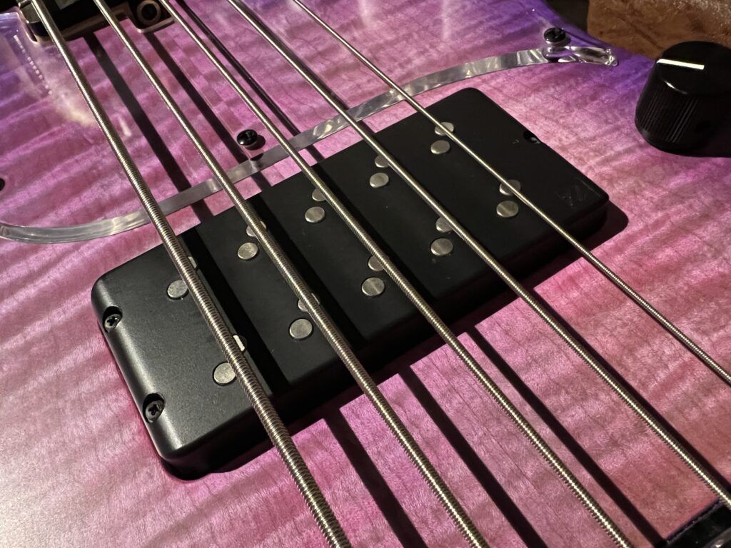 saitias guitars Lorentz 5 Ebony Custom -Pison Pink Satin- ヘッドレスベース ピックアップ