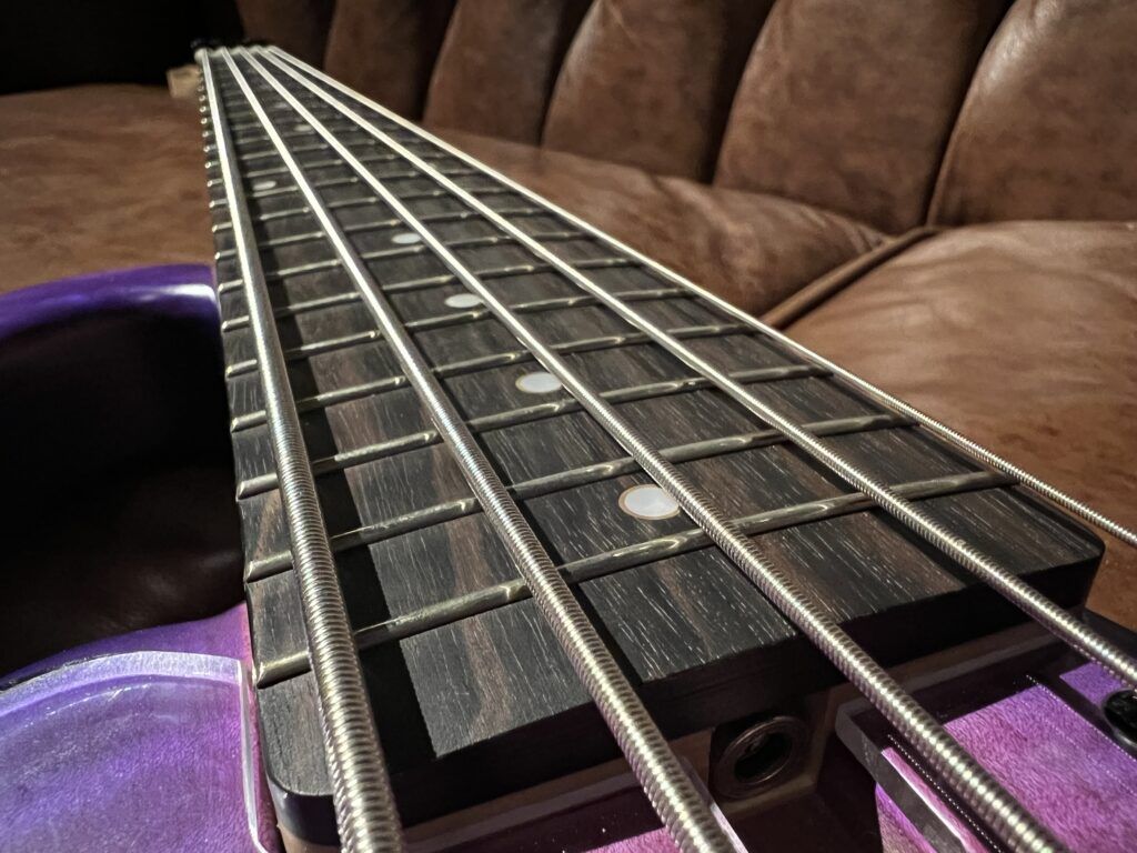 saitias guitars Lorentz 5 Ebony Custom -Pison Pink Satin- ヘッドレスベース 指板