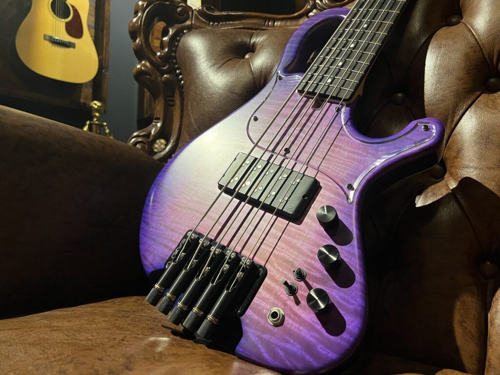 広島県広島市より、saitias guitars Lorentz 5 Ebony Custom -Pison Pink Satin- ヘッドレスベースを買取させて頂きました！