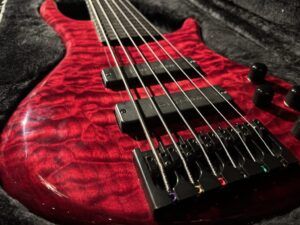 Roscoe Century6 Trans Red 6弦ベース トップ杢目