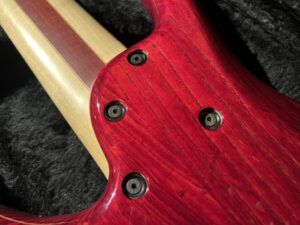 Roscoe Century6 Trans Red 6弦ベース ネックジョイント部
