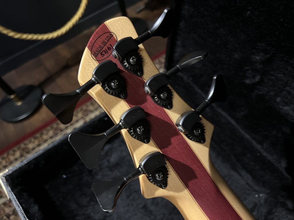 Roscoe Century6 Trans Red 6弦ベース ペグ