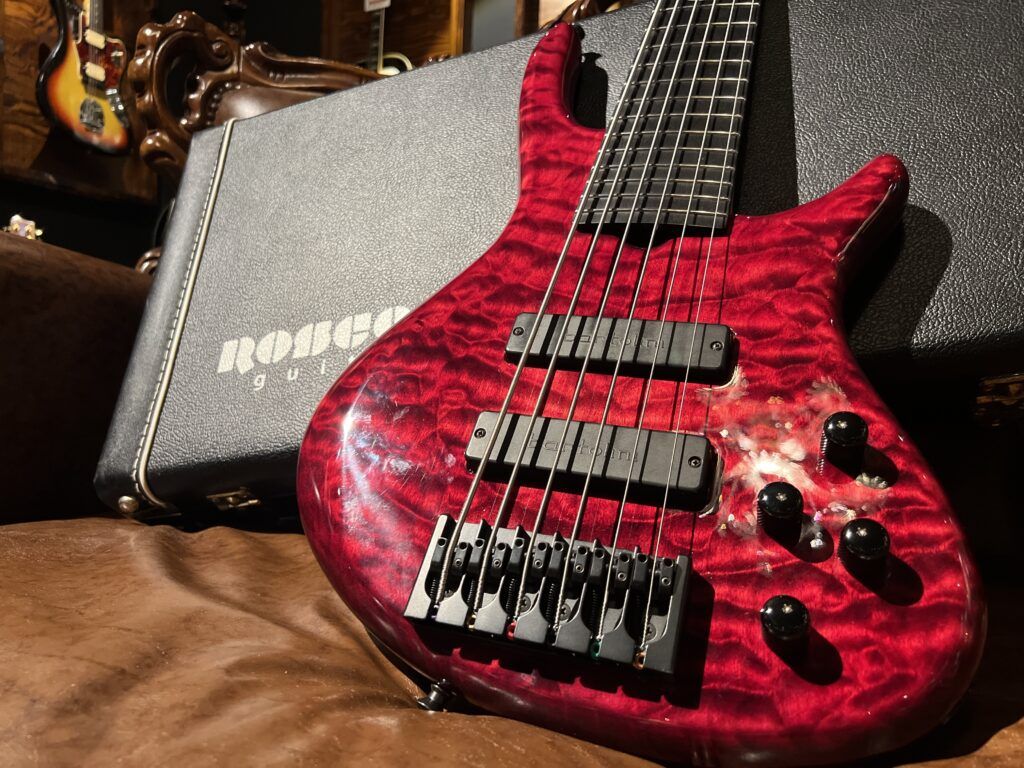 長野県上田市より、Roscoe Century6 Trans Red 6弦ベースを買取させて頂きました！