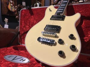 広島県広島市より、EVH Wolfgang Custom White エレキギターを買取させて頂きました！