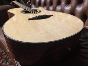 Furch Rainbow Gc-LC エレアコギター トップ杢目