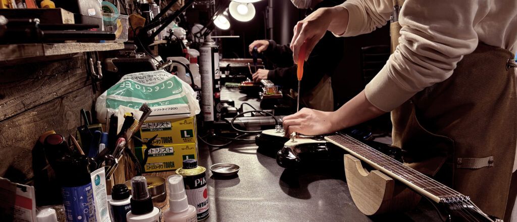 店内楽器リペア・調整作業工房