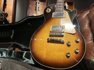 岡山県岡山市より、 Gibson Les Paul Standard 77年製 ヴィンテージギターを買取させて頂きました!