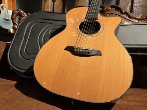 埼玉県さいたま市より、FURCH Yellow OMc-CR アコースティックギター を買取させて頂きました！