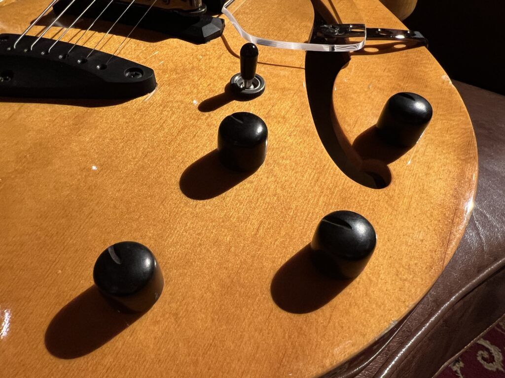 Westville Butter Semi-hollow セミアコギター コントロール